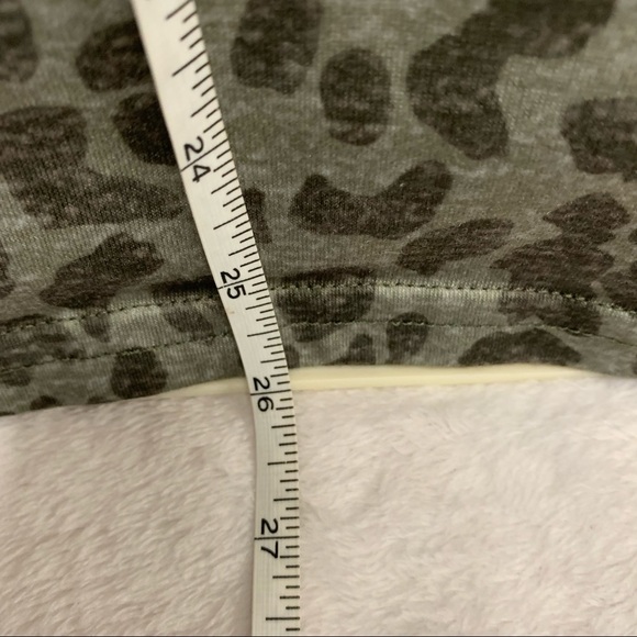 Shein green animal print short sleeve top size L. - Picture 7 of 8
